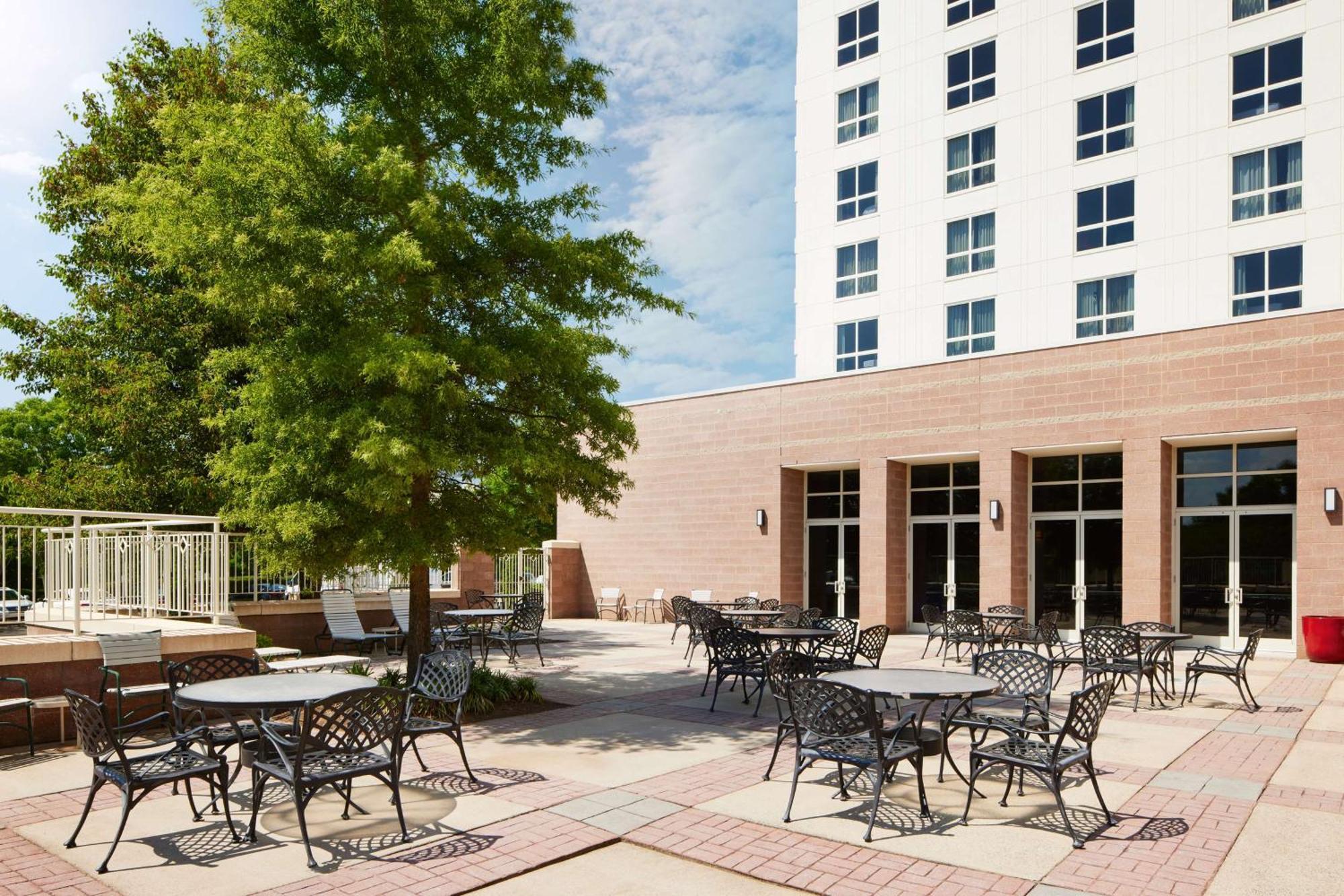 Hilton Charlotte Airport Hotel Exterior photo